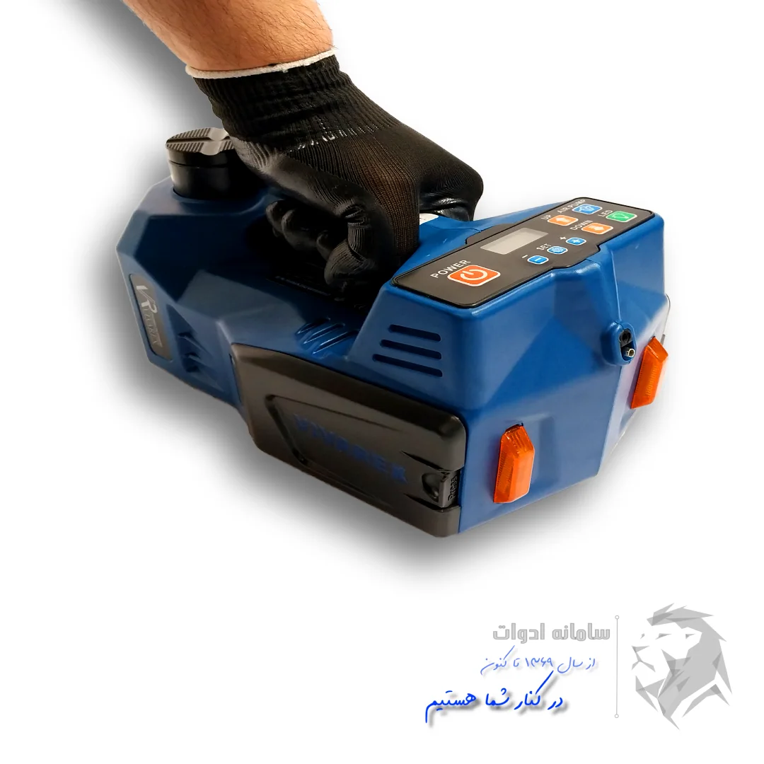 کیت سه کاره(جک_کمپرسور_بکس)برق شهری و فندکی مدل VR-220/41+ویدئو بررسی 7 جک فندکی ویوارکس در دست کاربر از پشت